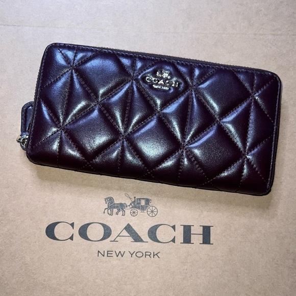 COACH Accordion Zip Wallet Oxblood Quilted Leather Gold Hardware F55672 AUTHENTC - Picture 1 of 10